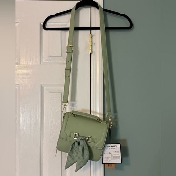 Steve Madden Handbags - STEVE MADDEN GREEN PURSE